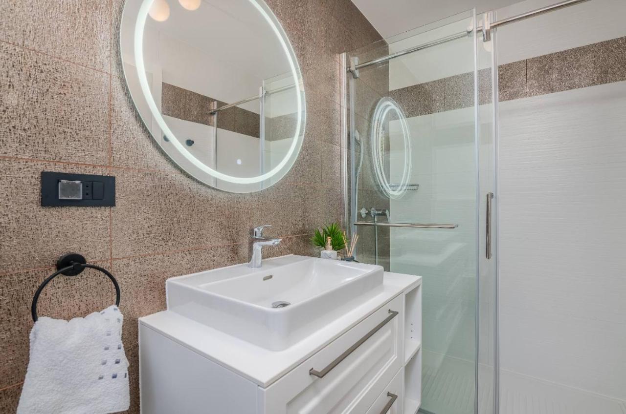 Villa Njivice Apartman Marina Extérieur photo